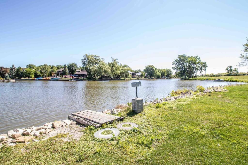 2 Bedroom Getaway On The River/Close To Marina Belle River Exteriér fotografie