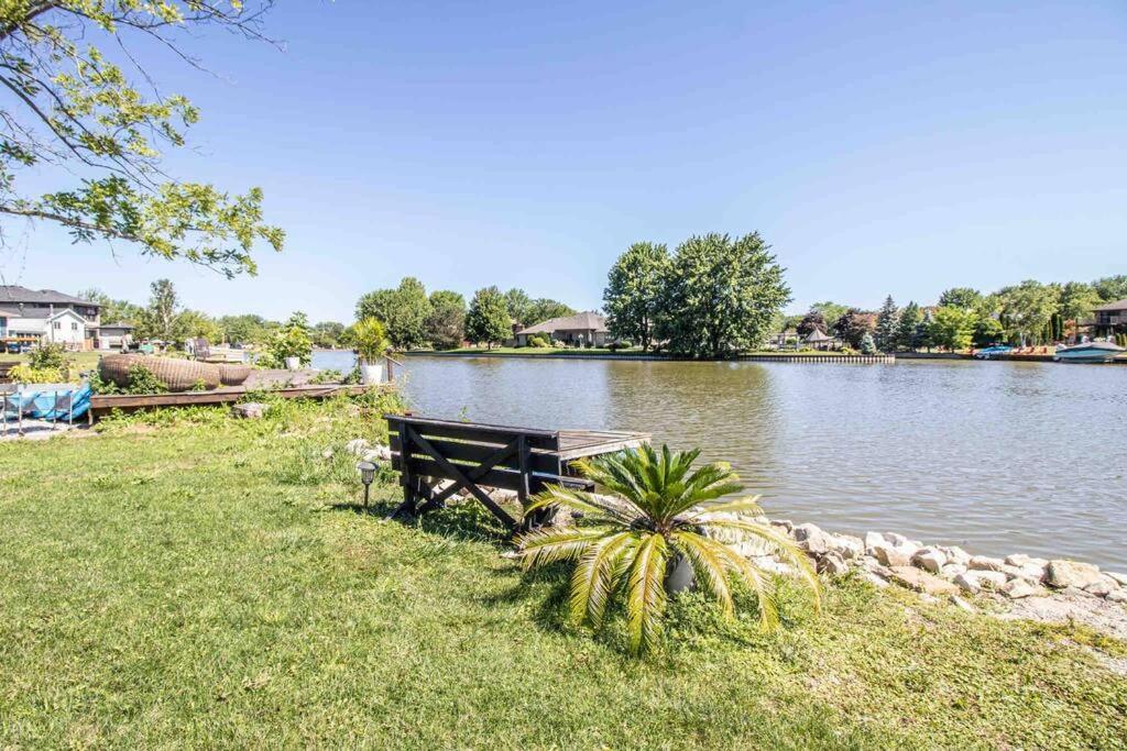 2 Bedroom Getaway On The River/Close To Marina Belle River Exteriér fotografie