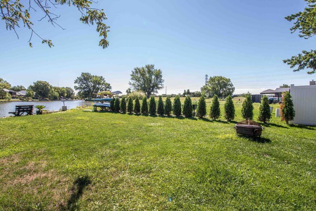 2 Bedroom Getaway On The River/Close To Marina Belle River Exteriér fotografie