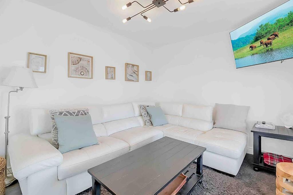 2 Bedroom Getaway On The River/Close To Marina Belle River Exteriér fotografie